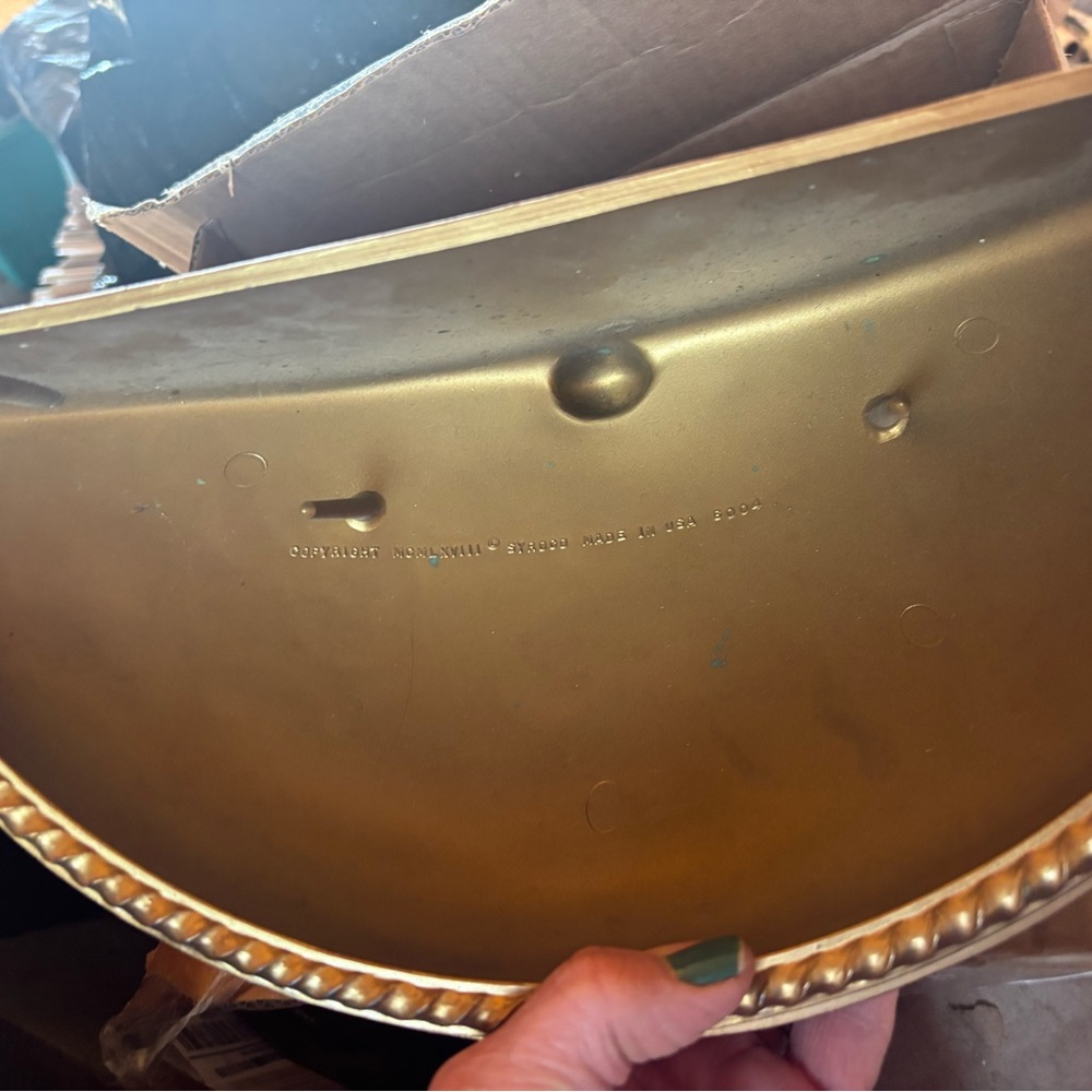 Vintage Ornate Gold Wall Sconce Accent - Picture 4 of 4